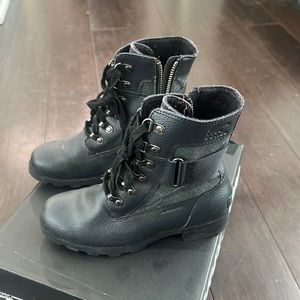 Sorel youth Emelie Conquest boots (black)